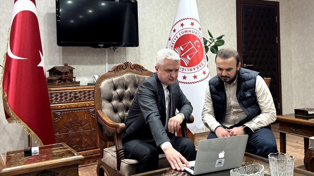 Kastamonu Cumhuriyet Başsavcısı Ercan Ceylan, AA'nın 'Yılın Kareleri' Oylamasına Katıldı