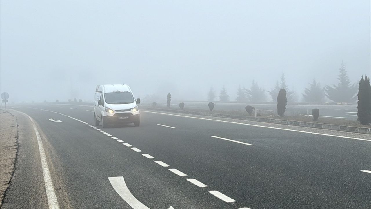 Kastamonu'da Sis Etkisini Sürdürüyor: Görüş Mesafesi 100 Metreye Düştü