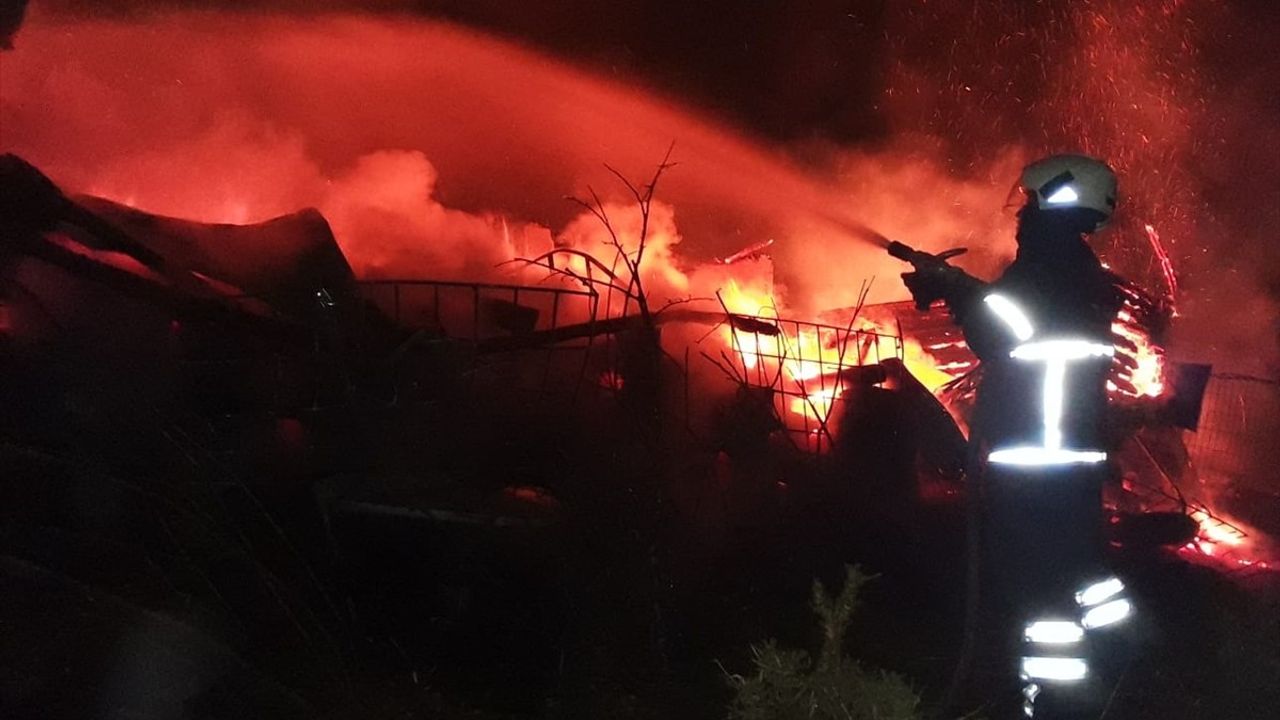 Kastamonu'da Yangın: 70 Yaşındaki Ev Sahibi Yaralandı, Ev Kullanılamaz Hale Geldi