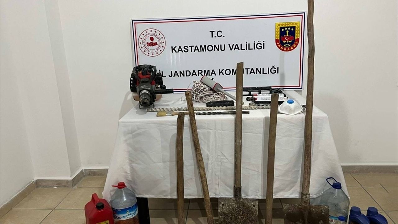 Kastamonu'nun Tosya İlçesinde Kaçak Kazı Operasyonu: 5 Gözaltı