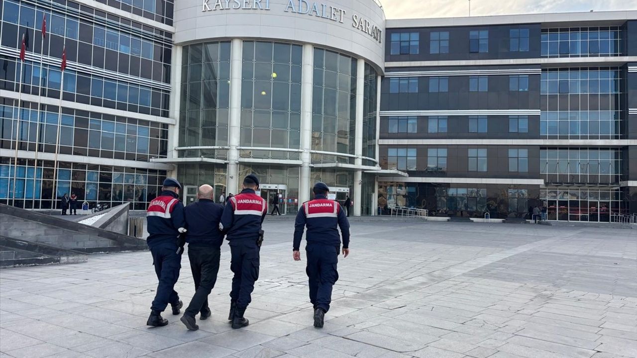 Kayseri'de 61 Yıl 10 Ay Hapis Cezası Bulunan Firari Hükümlü Yakalandı