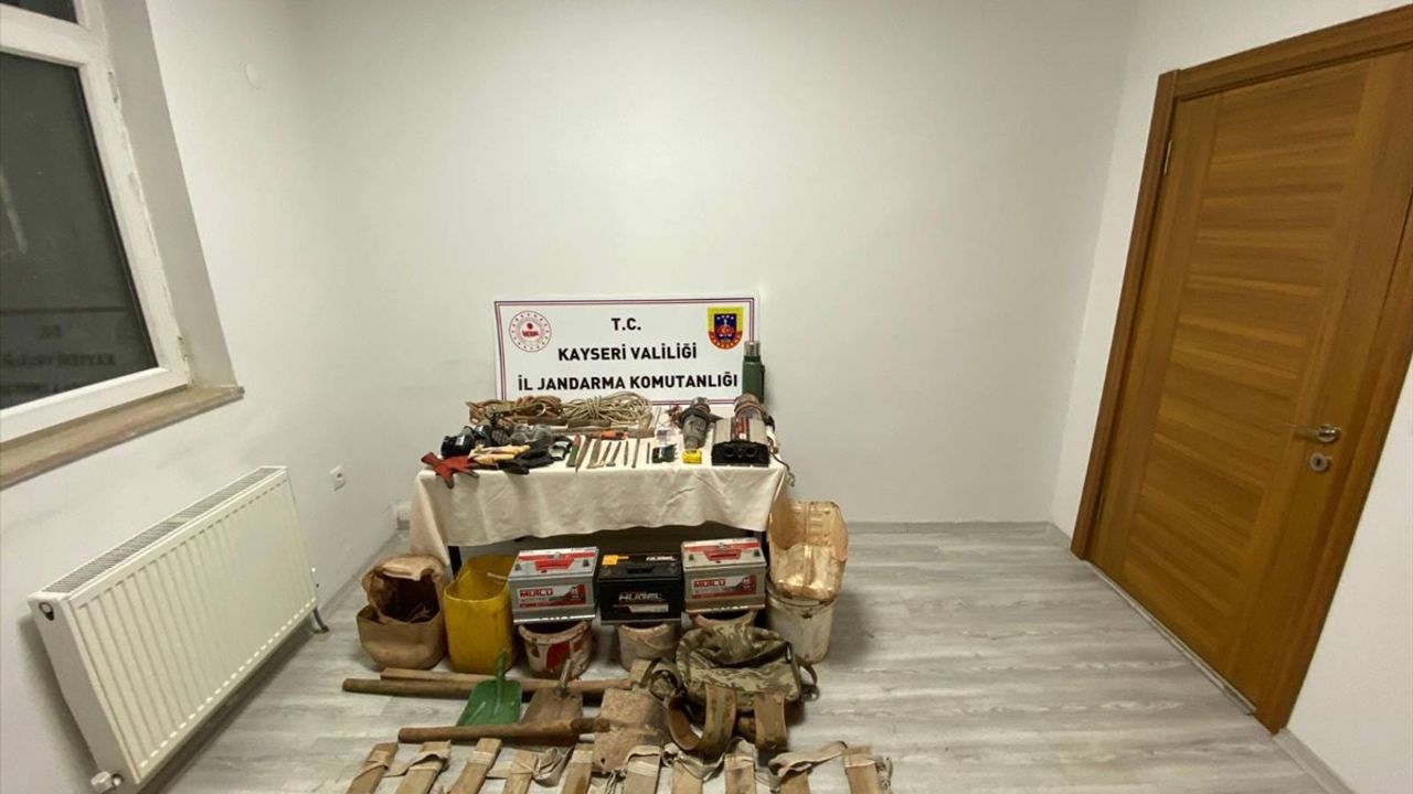 Kayseri'de Sit Alanında Kaçak Kazı Yapan 4 Şüpheli Yakalandı