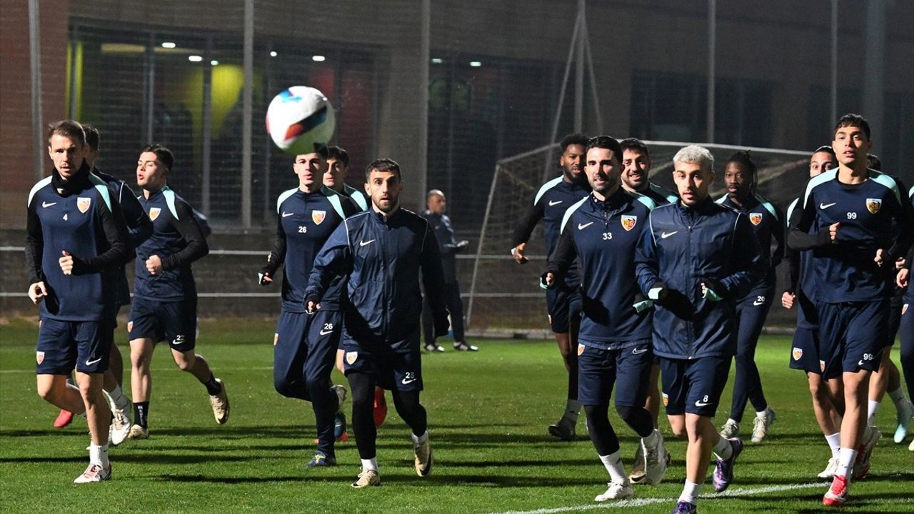 Kayserispor'un Yeni Teknik Direktörü Sergej Jakirovic İlk Antrenmanına Çıktı