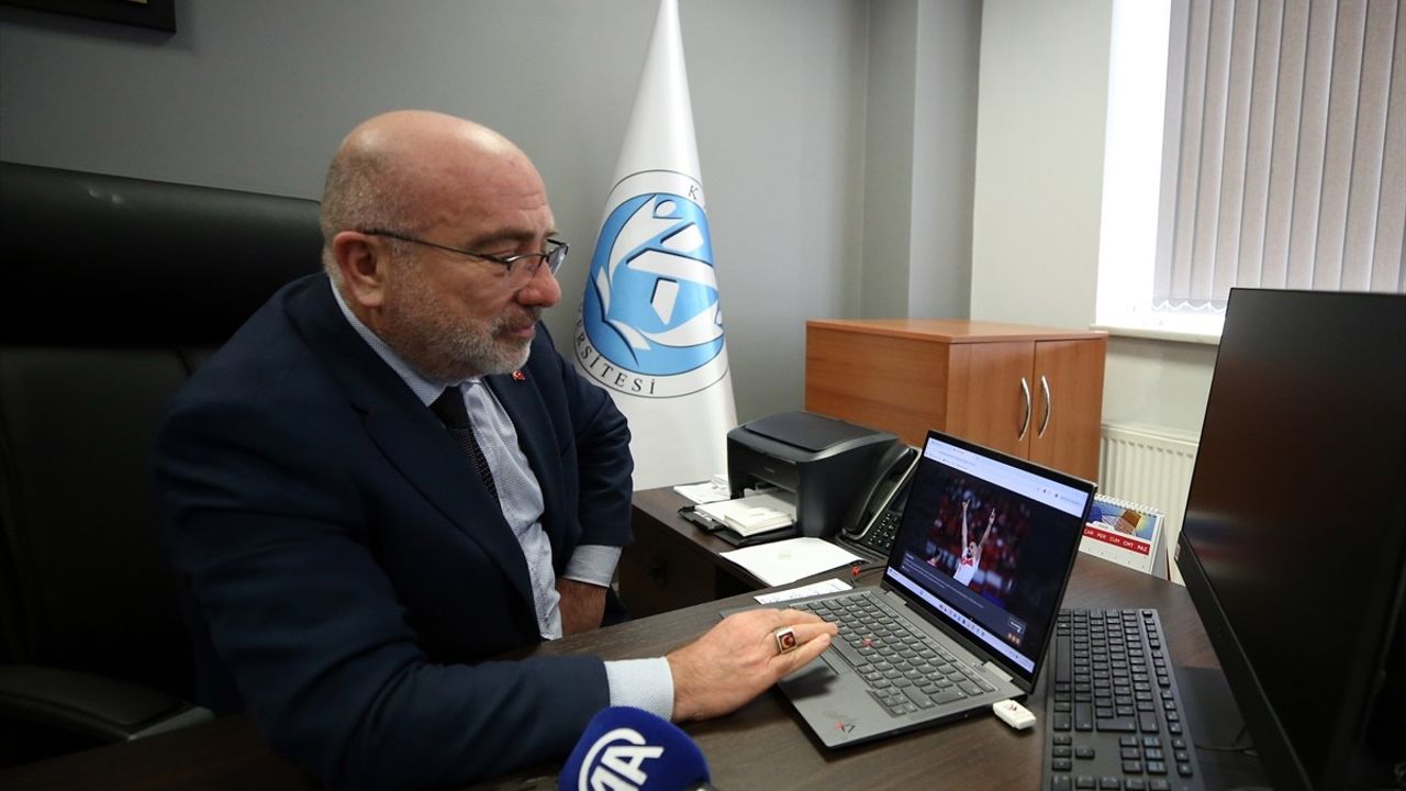 KAYÜ Rektörü Prof. Dr. Karamustafa, AA'nın 'Yılın Kareleri' Oylamasına Katıldı