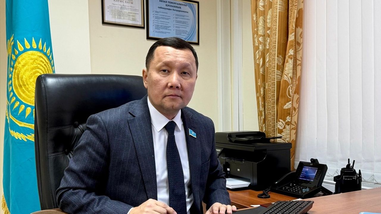 Kazakistan Milletvekili Abzal Kuspan, Anadolu Ajansı'nın 'Yılın Kareleri' Oylamasına Katıldı