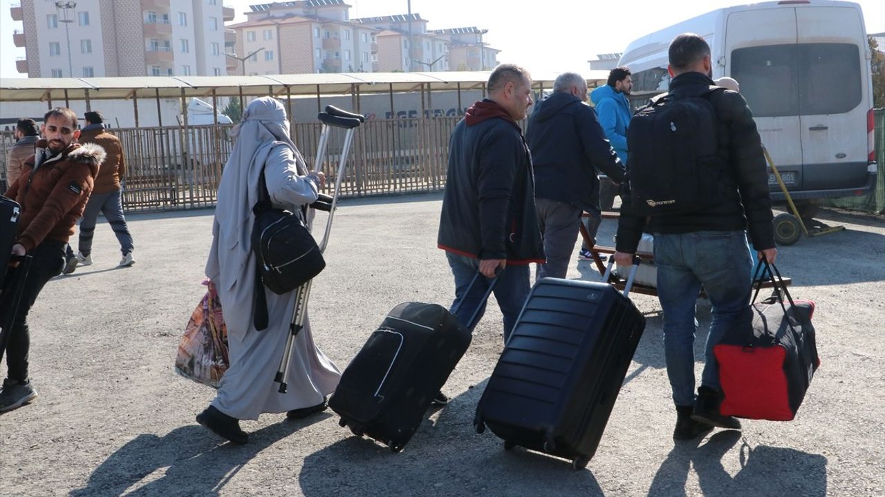Kilis'ten Suriyelilerin Ülkelerine Dönüşü Devam Ediyor
