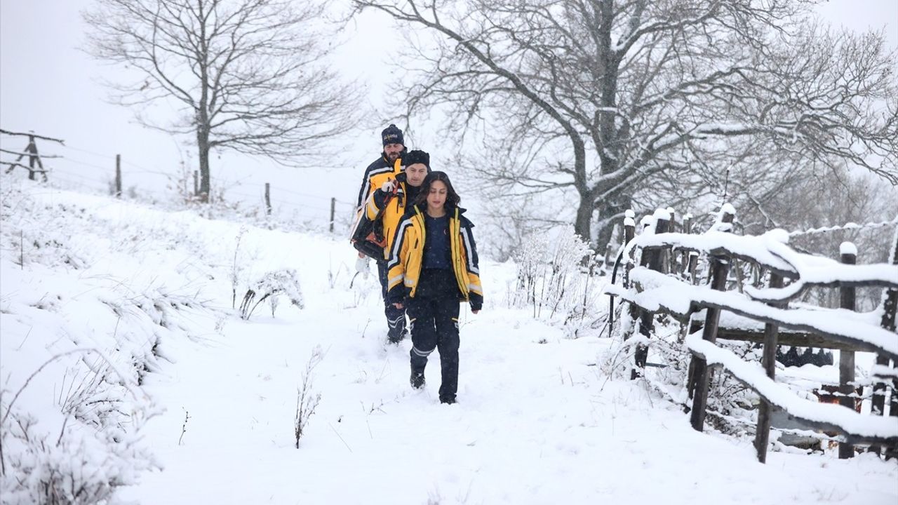Kırklareli'nde Sağlık Ekipleri Paletli Ambulanslarla Kar Engelini Aşıyor