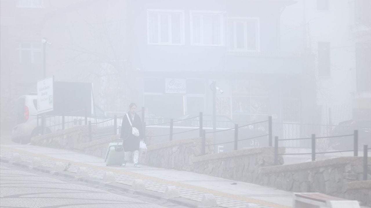 Kırklareli'nde Yoğun Sis Ulaşımı Olumsuz Etkiliyor