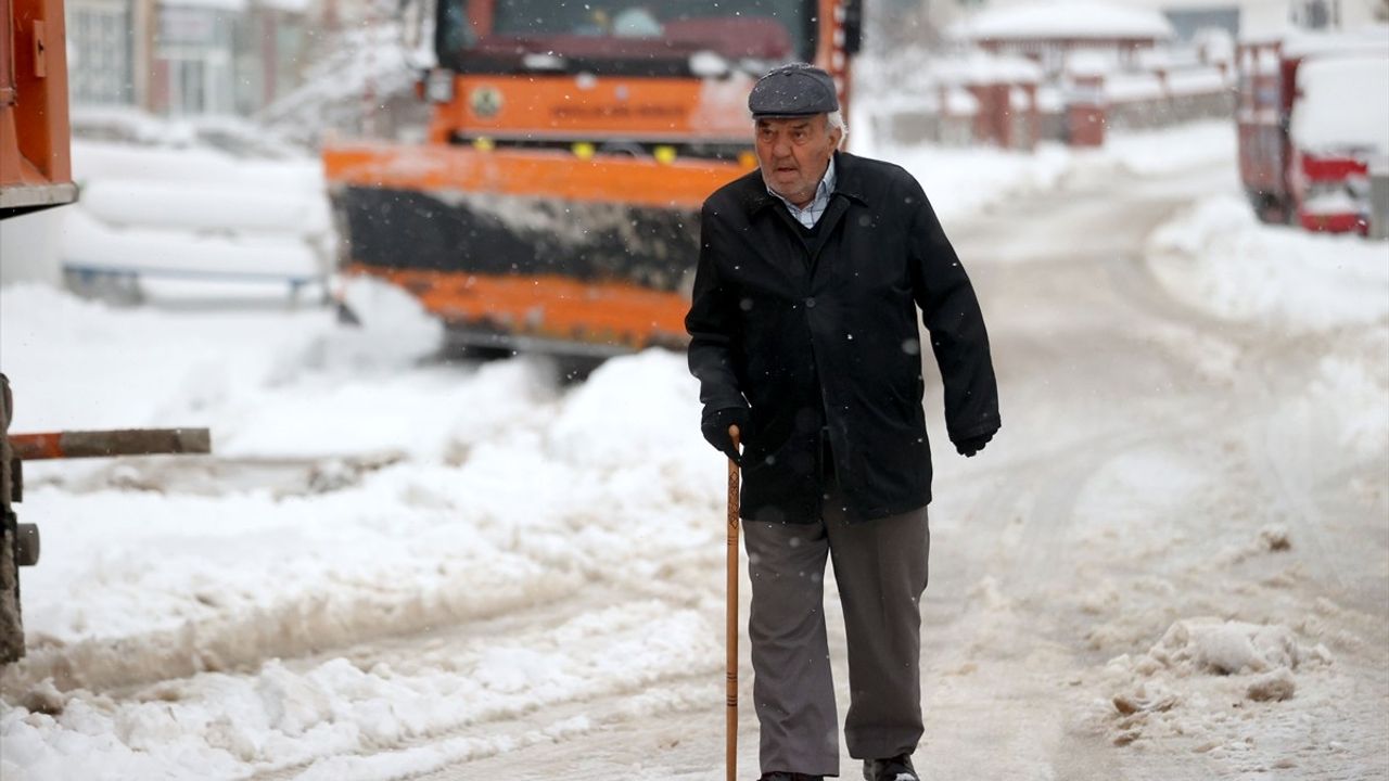 Kırklareli'nin Yüksek Kesimlerinde Kar Yağışı Etkili Oluyor