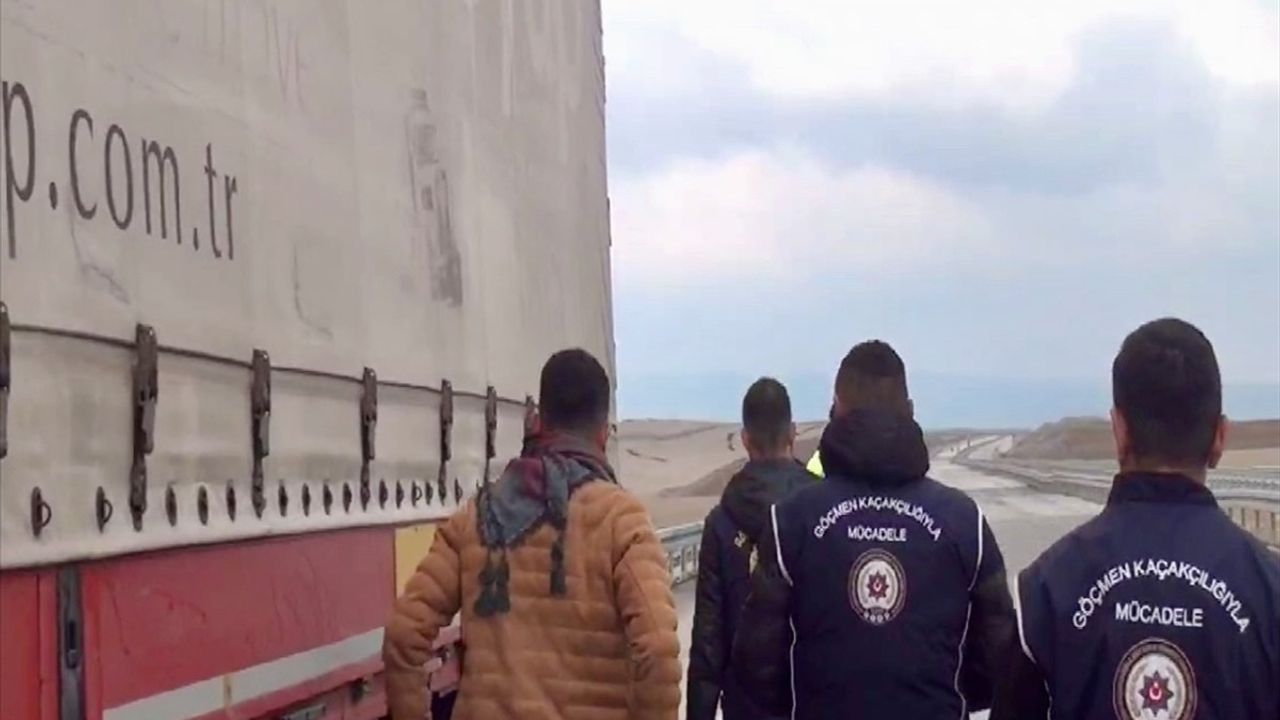 Kırşehir'de Düzensiz Göçmen Operasyonu: 11 Kişi Yakalandı