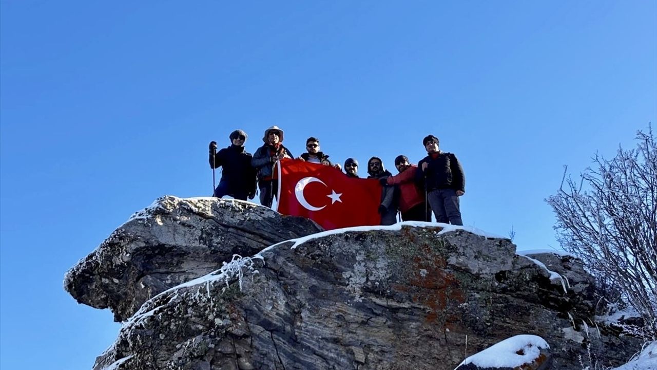 Kırşehirli Dağcılar, Yeni Yılın İlk Tırmanışını Gönül Dağı'na Gerçekleştirdi