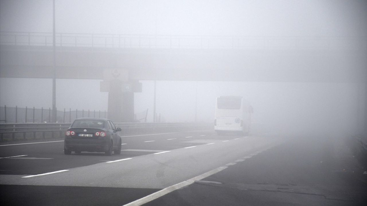 Kocaeli, Bartın ve Düzce'de Sis Etkili Oluyor