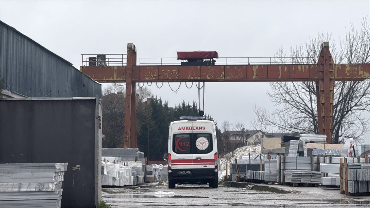 Kocaeli'de Vinçten Düşen İşçi Hayatını Kaybetti