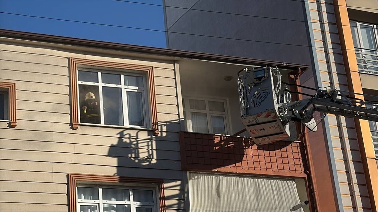 Kocaeli Gebze'de Apartman Dairesinde Yangın Çıktı