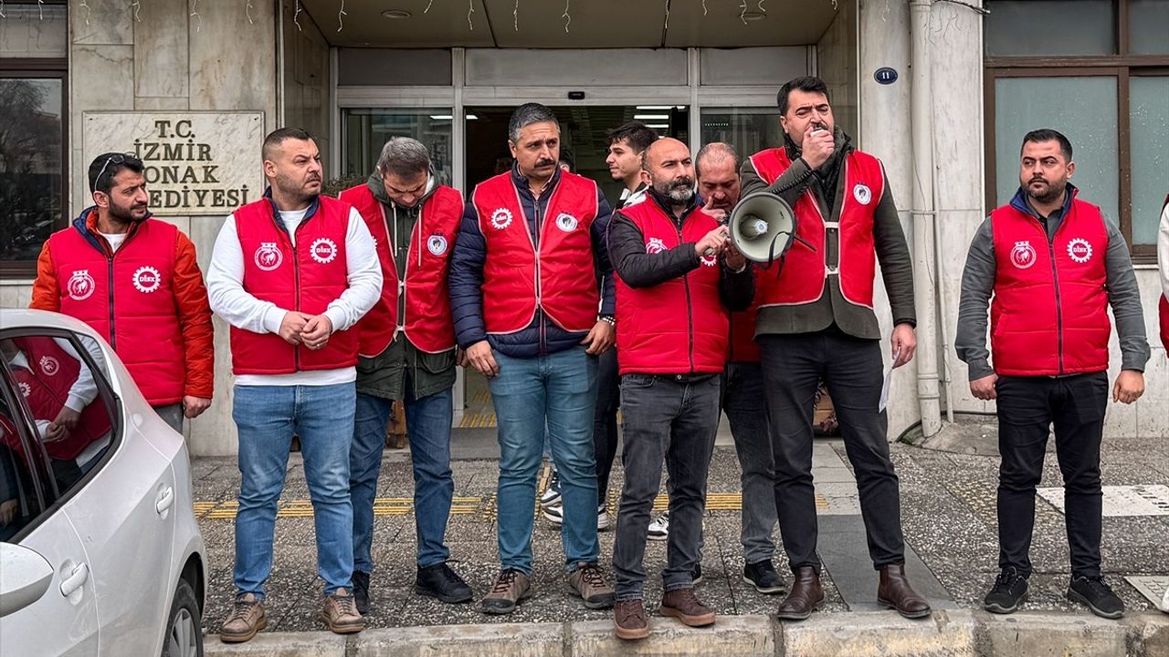 Konak Belediyesi Çalışanları, Eksik Maaşlar İçin Eylem Düzenledi