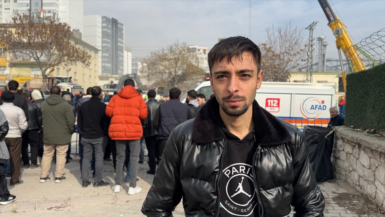 Konya'da Apartman Çökerken Genç Kahraman Komşularını Kurtardı