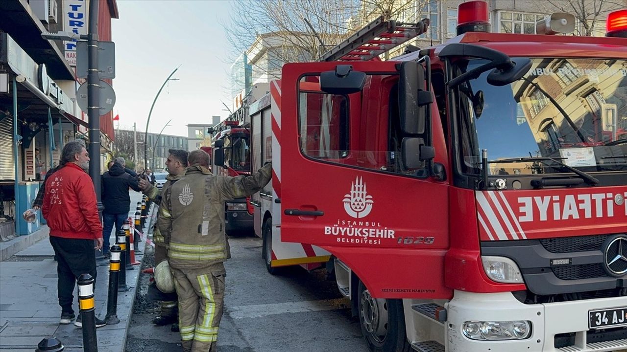 Küçükçekmece'de Elektrik Kontağından Çıkan Yangın Kontrol Altına Alındı