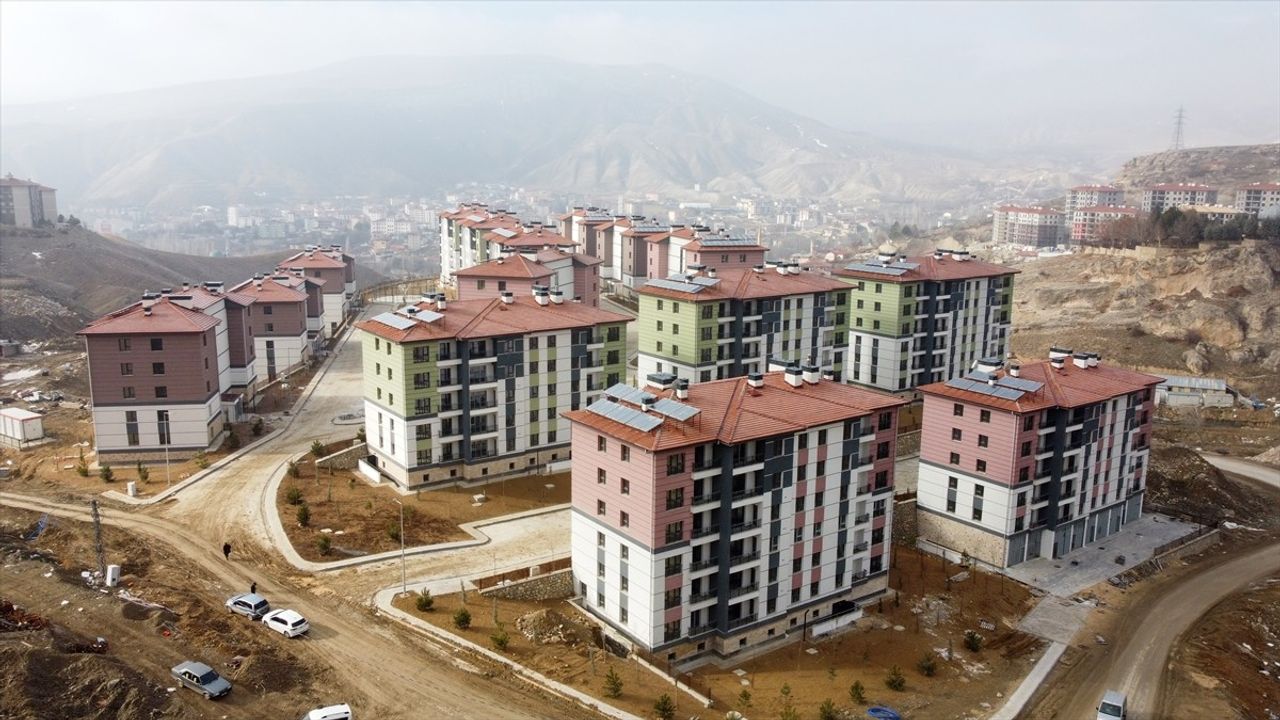 Malatya'da Deprem Konutlarının Anahtar Teslimi Devam Ediyor