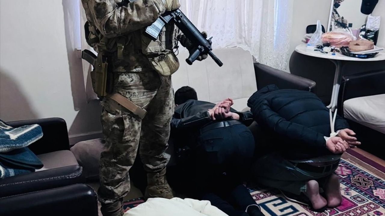Malatya'da Uyuşturucu Operasyonu: 15 Gözaltı, 4 Kilo Sentetik Uyuşturucu Ele Geçirildi