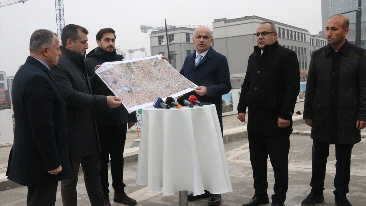 Malatya'daki İş Yerlerinin Yeniden İnşası Hızla Devam Ediyor