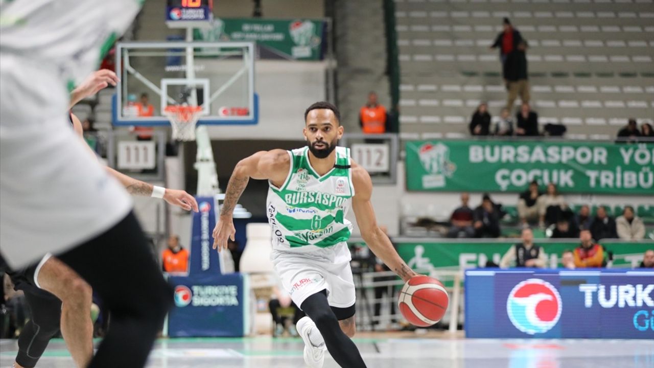 Manisa Basket, Bursaspor Yörsan'ı Deplasmanda Yenerek Distinct 96-80 Galibiyet Alıyor