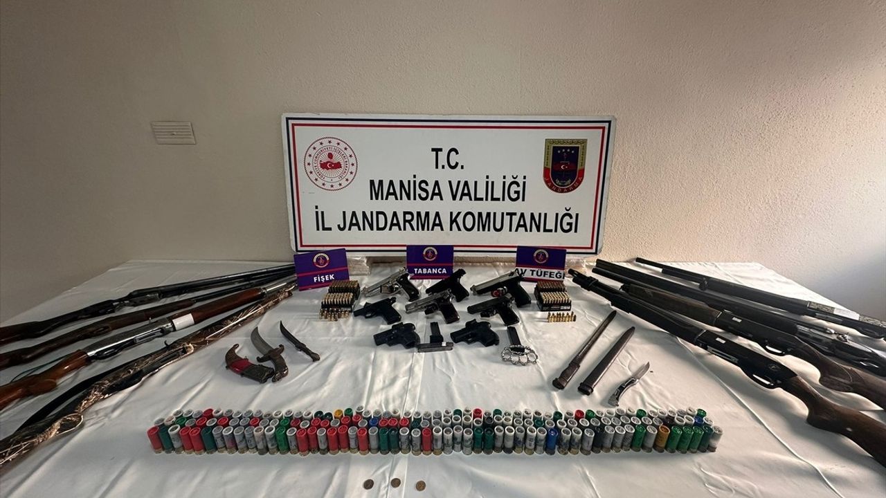 Manisa'da Narkotik ve Kaçakçılık Operasyonunda 10 Şüpheli Tutuklandı