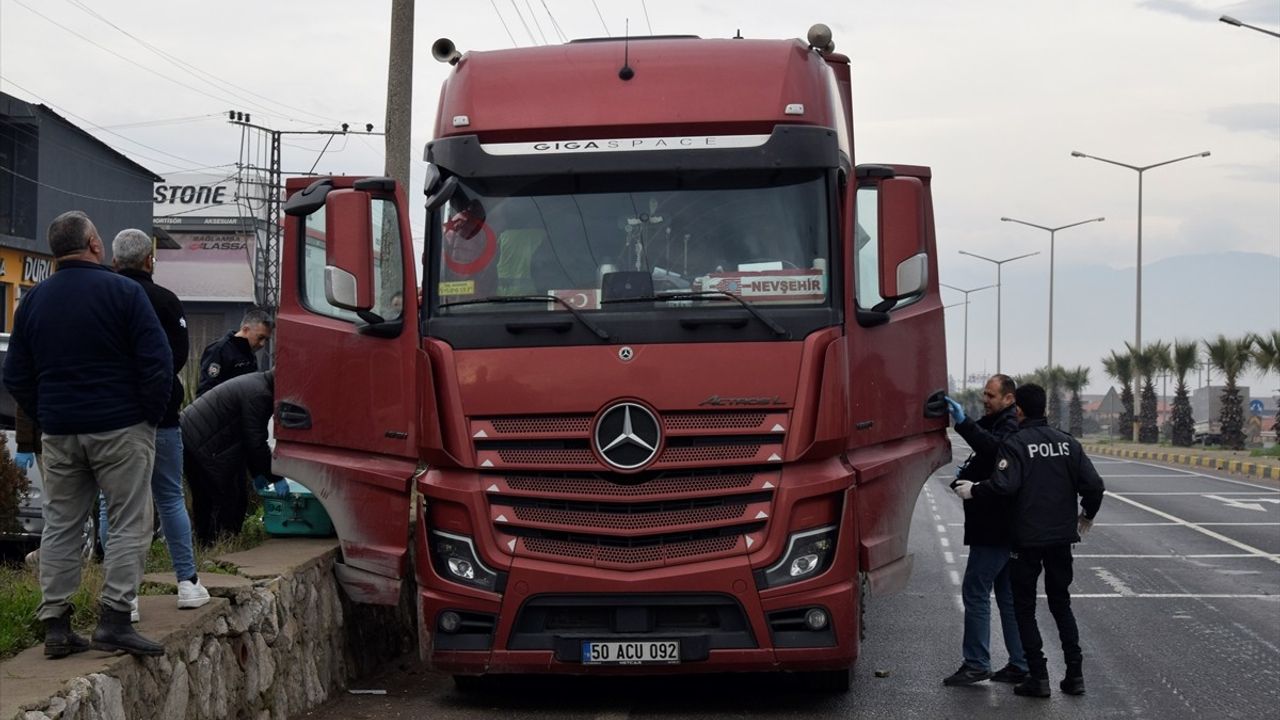 Manisa'da Tır Sürücüsü Park Halindeki Aracında Ölü Bulundu