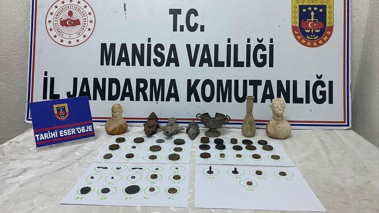 Manisa'nın Akhisar İlçesinde 54 Parça Tarihi Eser Ele Geçirildi
