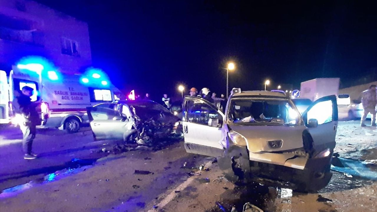 Mardin Ömerli'de Zincirleme Trafik Kazası: 6 Yaralı