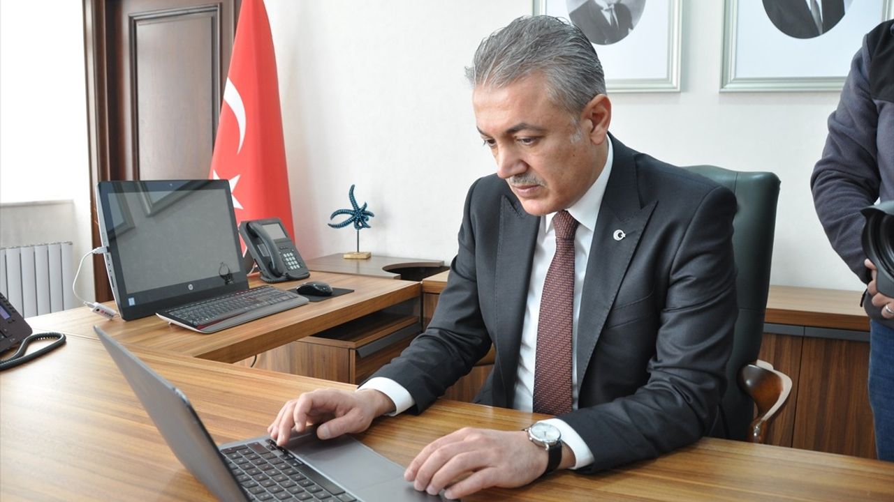 Mardin Valisi Tuncay Akkoyun Anadolu Ajansı'nın 'Yılın Kareleri' Oylamasına Destek Verdi