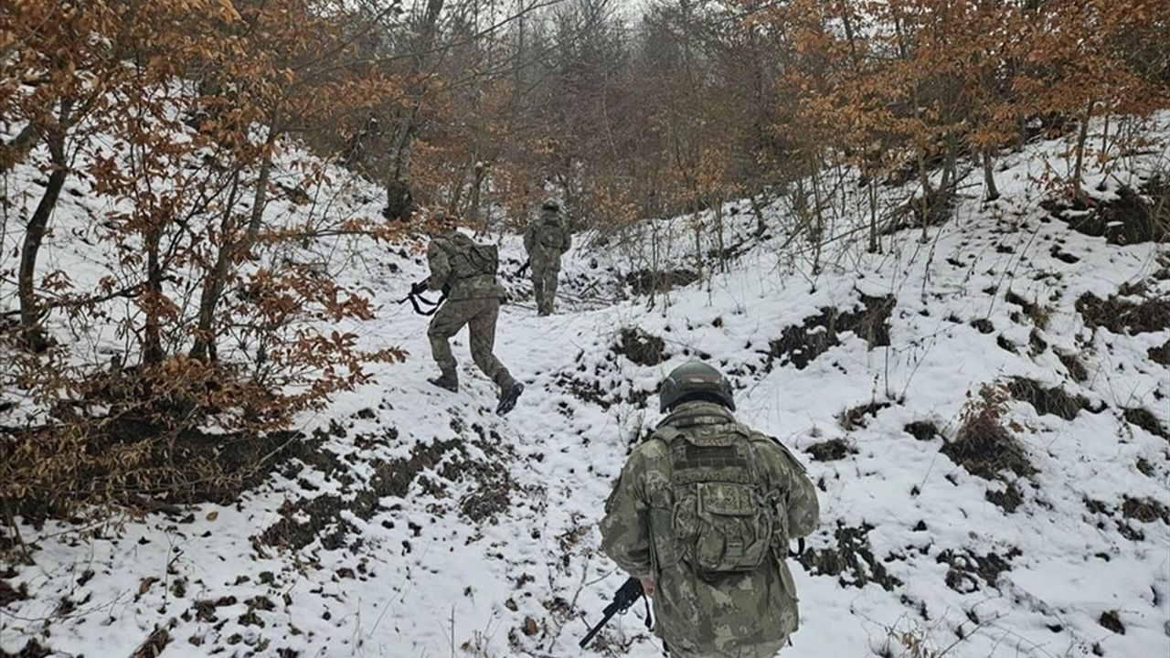 Mehmetçik, Kosova’nın Sırbistan Sınırında Devriye Faaliyetlerine Devam Ediyor
