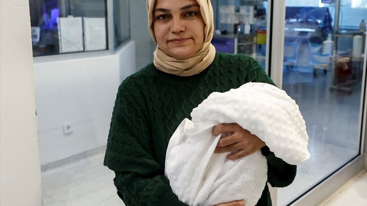 Mersin'de Erken Doğan 'Hira Su' Bebek 155 Gün Sonra Taburcu Edildi