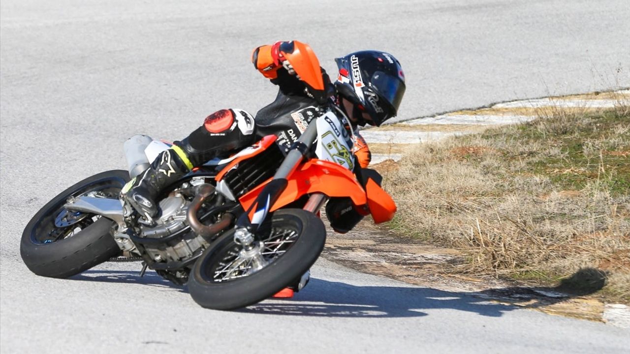 Milli Motosikletçi Asrın Rodi Pak, Dünya Dayanıklılık Şampiyonası'nda Podyum Hedefliyor