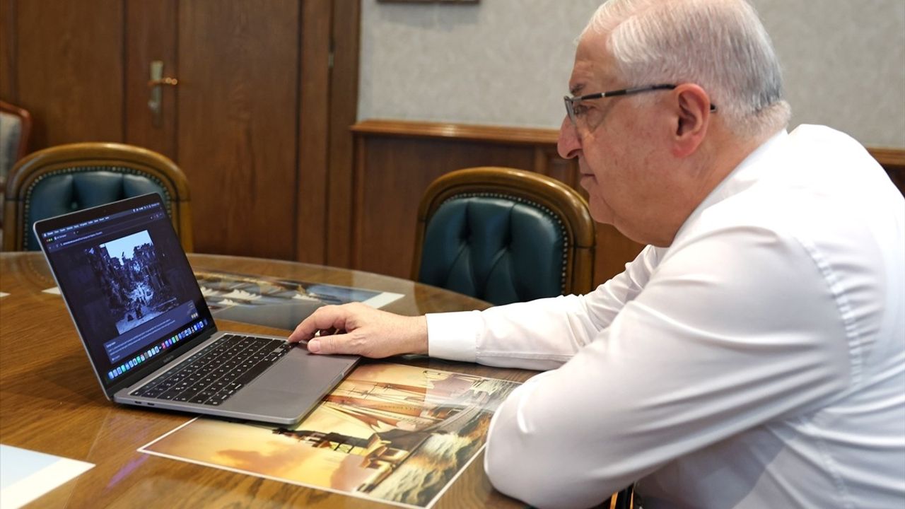 Milli Savunma Bakanı Yaşar Güler, AA'nın 'Yılın Kareleri' Oylamasına Katıldı