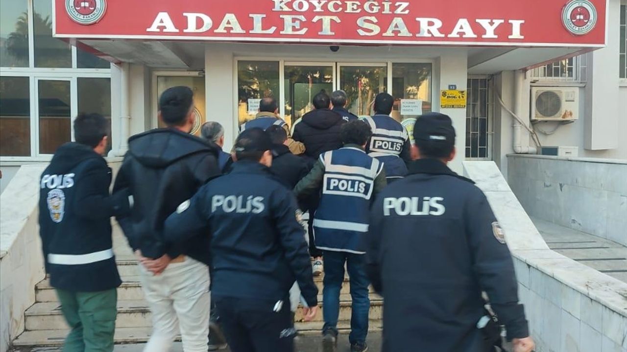 Muğla'da Kendini Polis Olarak Tanıtan 4 Zanlı Yağma ve Gasp Suçundan Tutuklandı