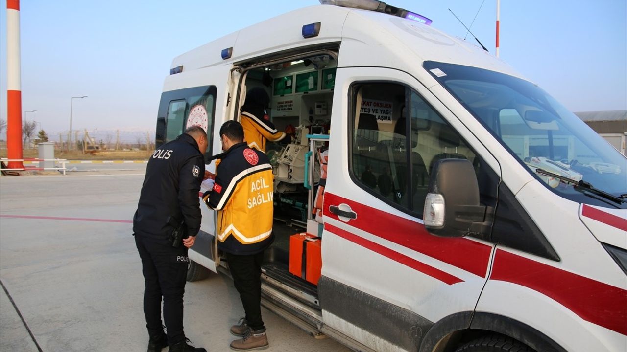 Muş'ta Kalbi Delik Bebek, Ambulans Uçakla Ankara'ya Sevk Edildi