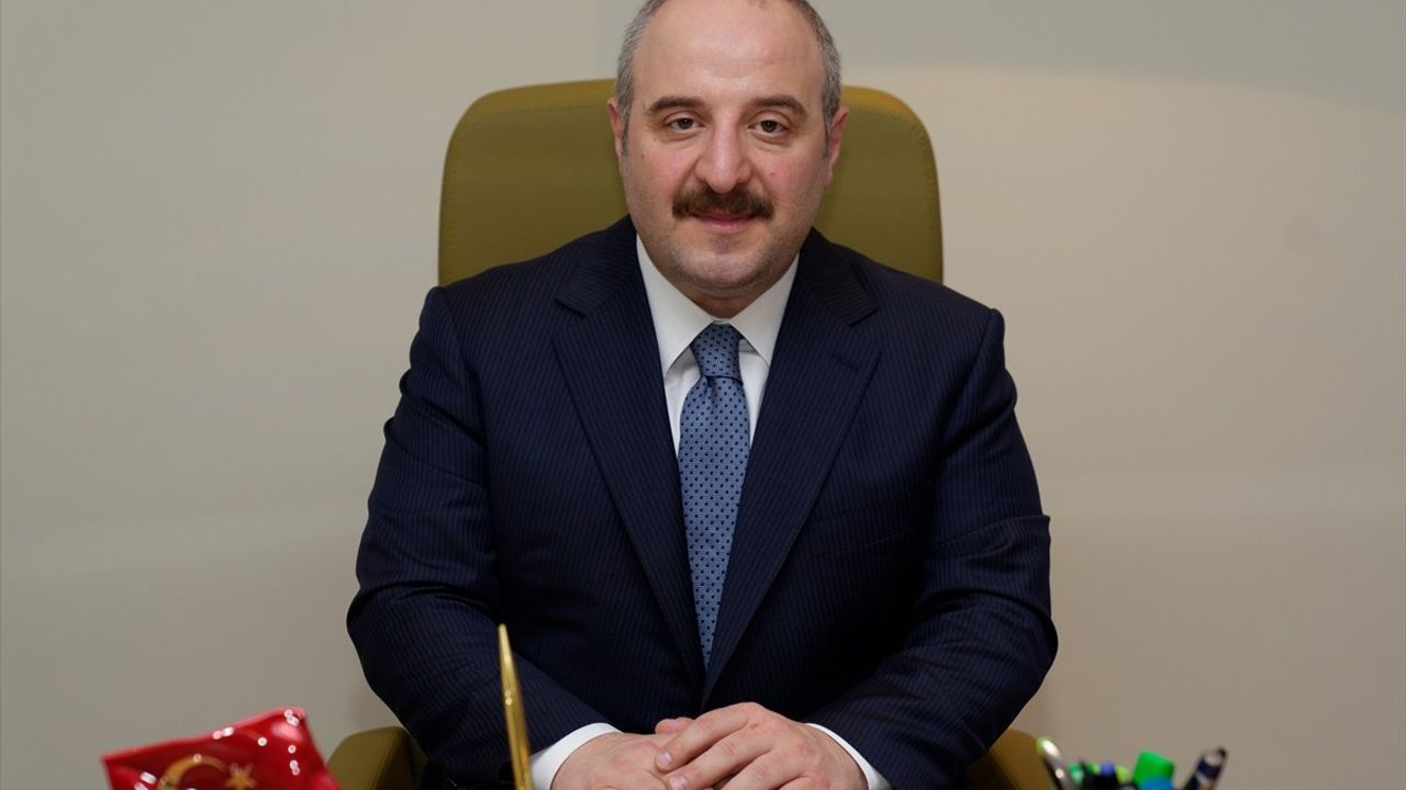 Mustafa Varank, Anadolu Ajansı'nın 'Yılın Kareleri' Oylamasına Katıldı