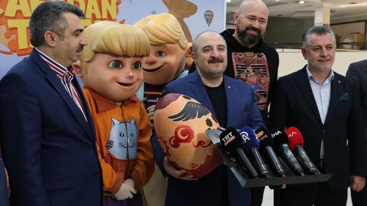 Mustafa Varank, Bursa'da 'Rafadan Tayfa: Kapadokya' Filmini Çocuklarla İzledi