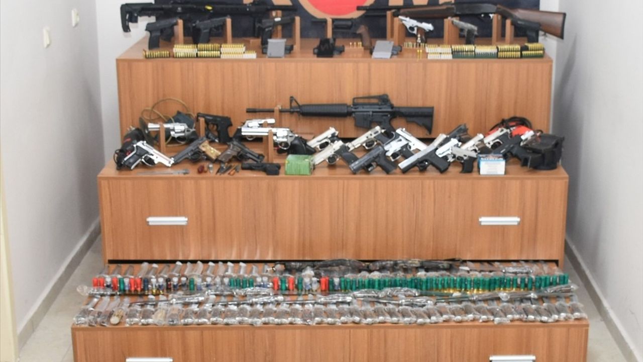 Niğde'de Silah Kaçakçılığı Operasyonu: 16 Şüpheliden 3'ü Tutuklandı