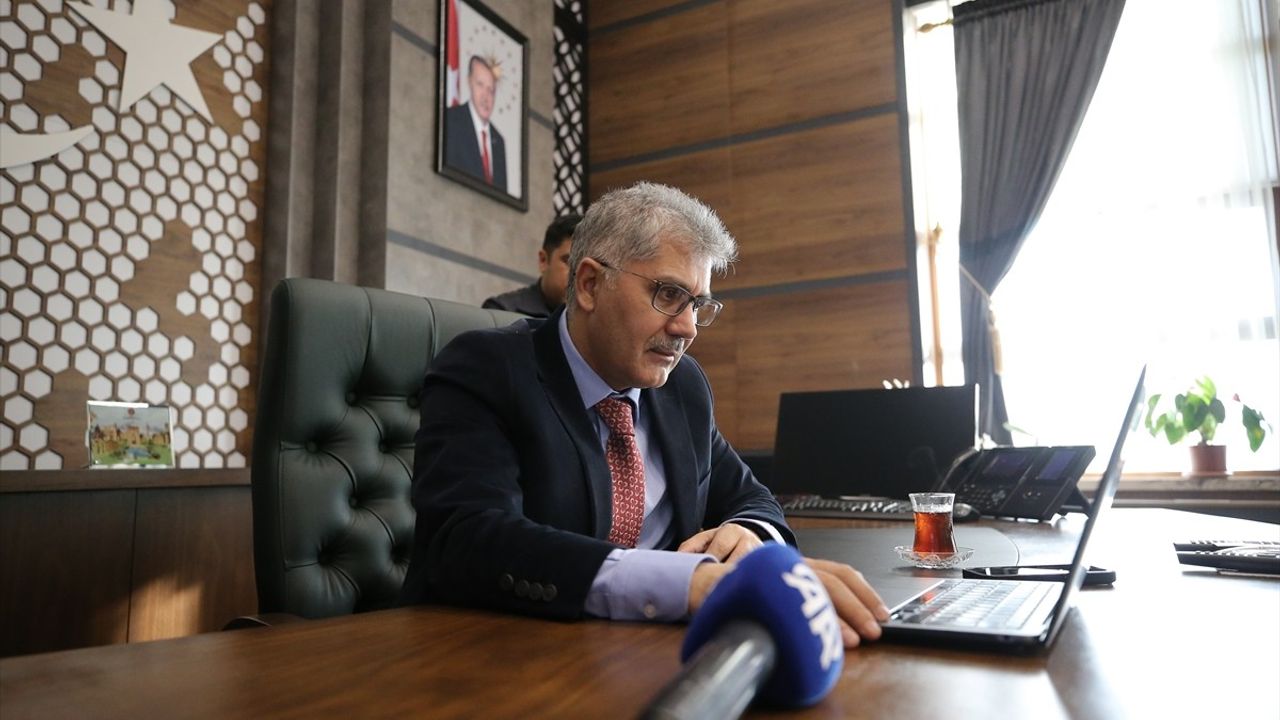 Niğde Valisi Cahit Çelik, Anadolu Ajansı'nın 'Yılın Kareleri' Oylamasına Katıldı