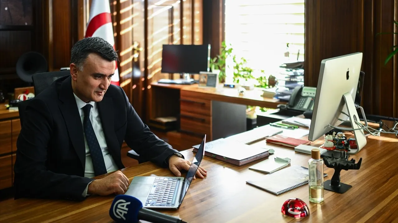 ODTÜ Rektörü Prof. Dr. Ahmet Yozgatlıgil, Anadolu Ajansı'nın Yılın Kareleri Oylamasına Katıldı