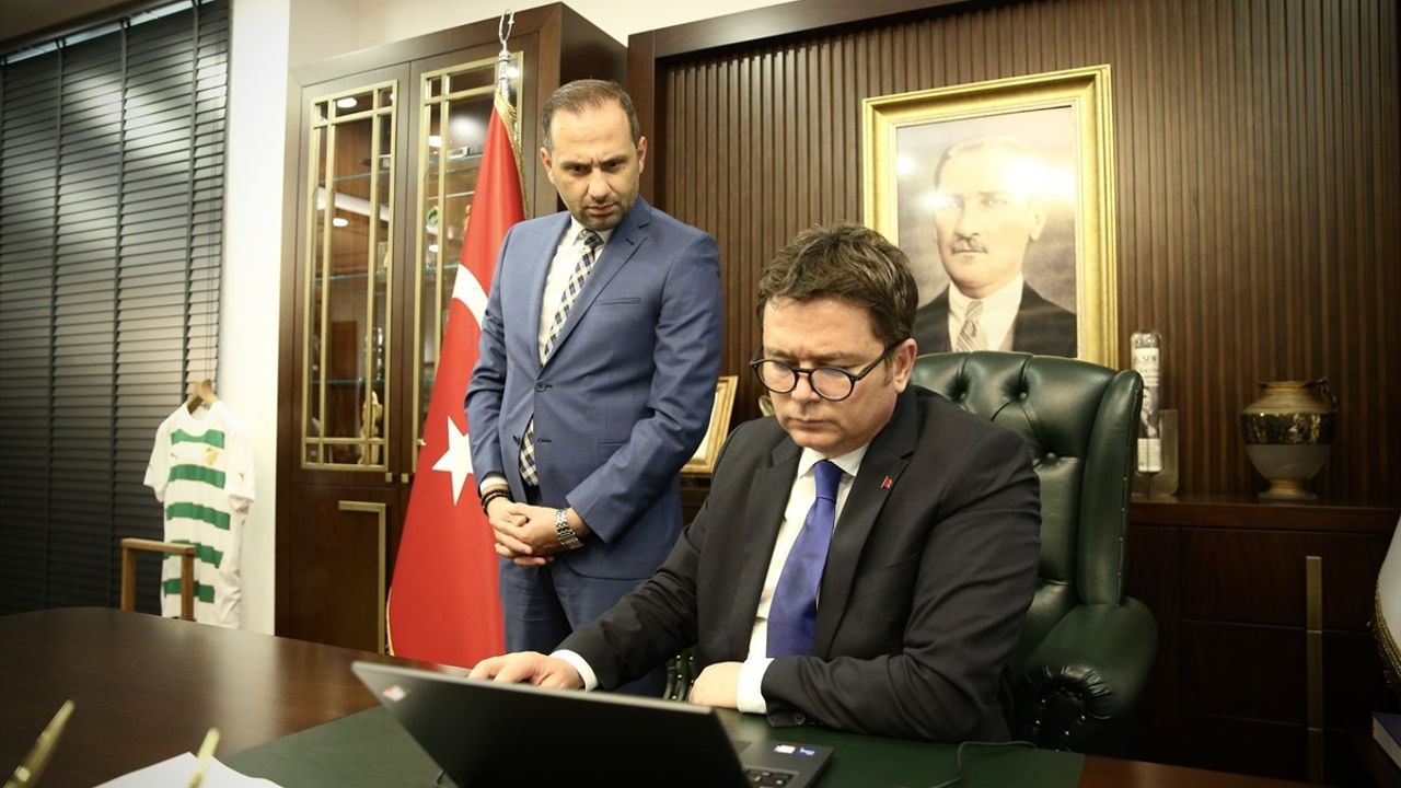 Osmangazi Belediye Başkanı Aydın, Anadolu Ajansı'nın Yılın Kareleri Oylamasında Yer Aldı