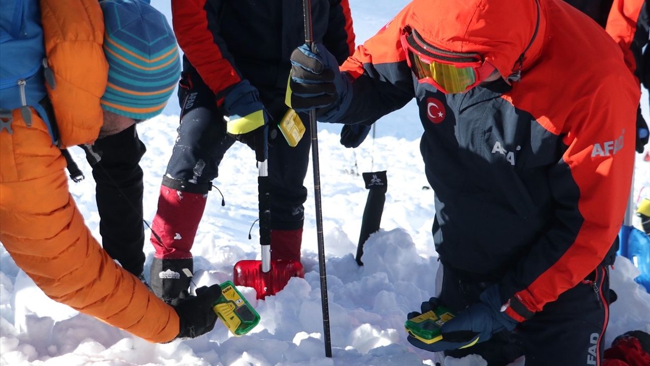 Palandöken Dağı'nda Çığ Tatbikatı Gerçekleştirildi