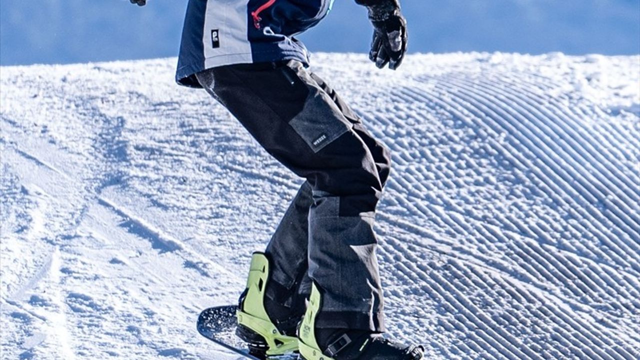 Palandöken Kayak Merkezi'nde Yoğunluk Artıyor: Kar Kalınlığı 122 Santimetre