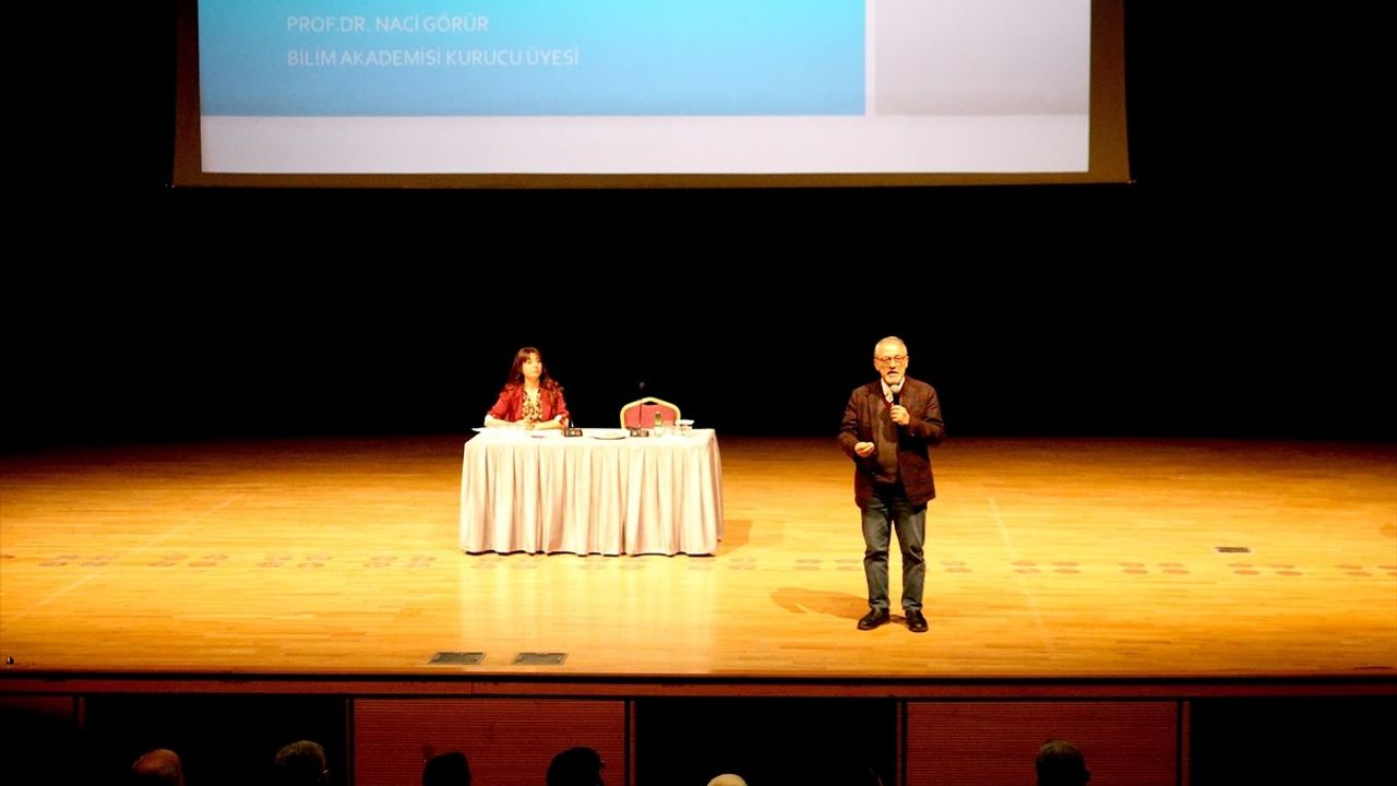 Prof. Dr. Naci Görür, Deprem Dirençli Kentler Konferansında Uyarılarda Bulundu