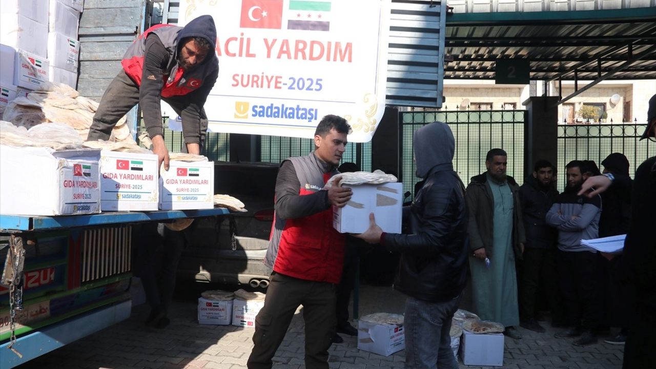 Sadakataşı Derneği, İdlib'de 600 Aileye Kumanya Yardımı Sağladı