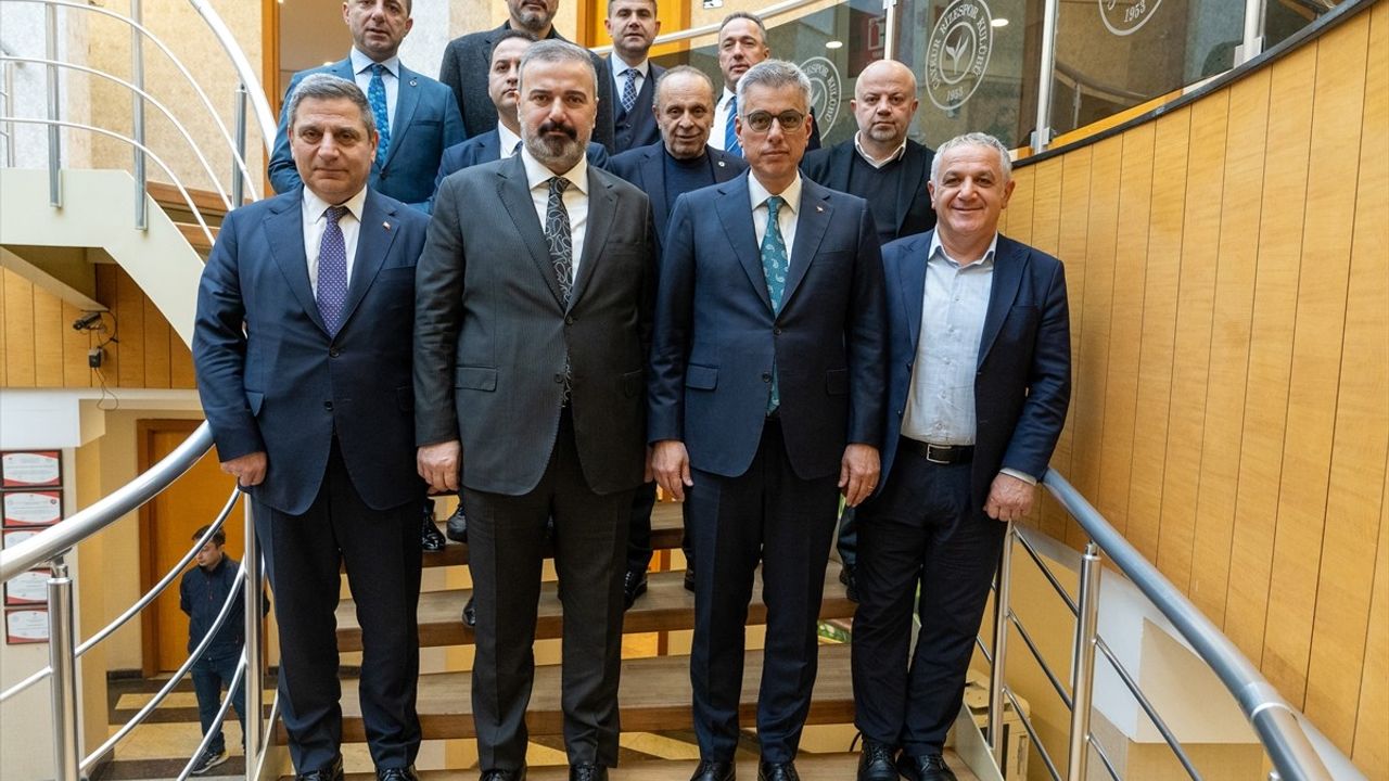 Sağlık Bakanı Kemal Memişoğlu, Çaykur Rizespor'u Ziyaret Etti