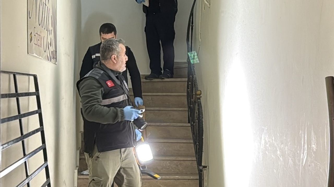 Sakarya'da Bıçakla Yaralanan Kadının Şüphelisi Tutuklandı