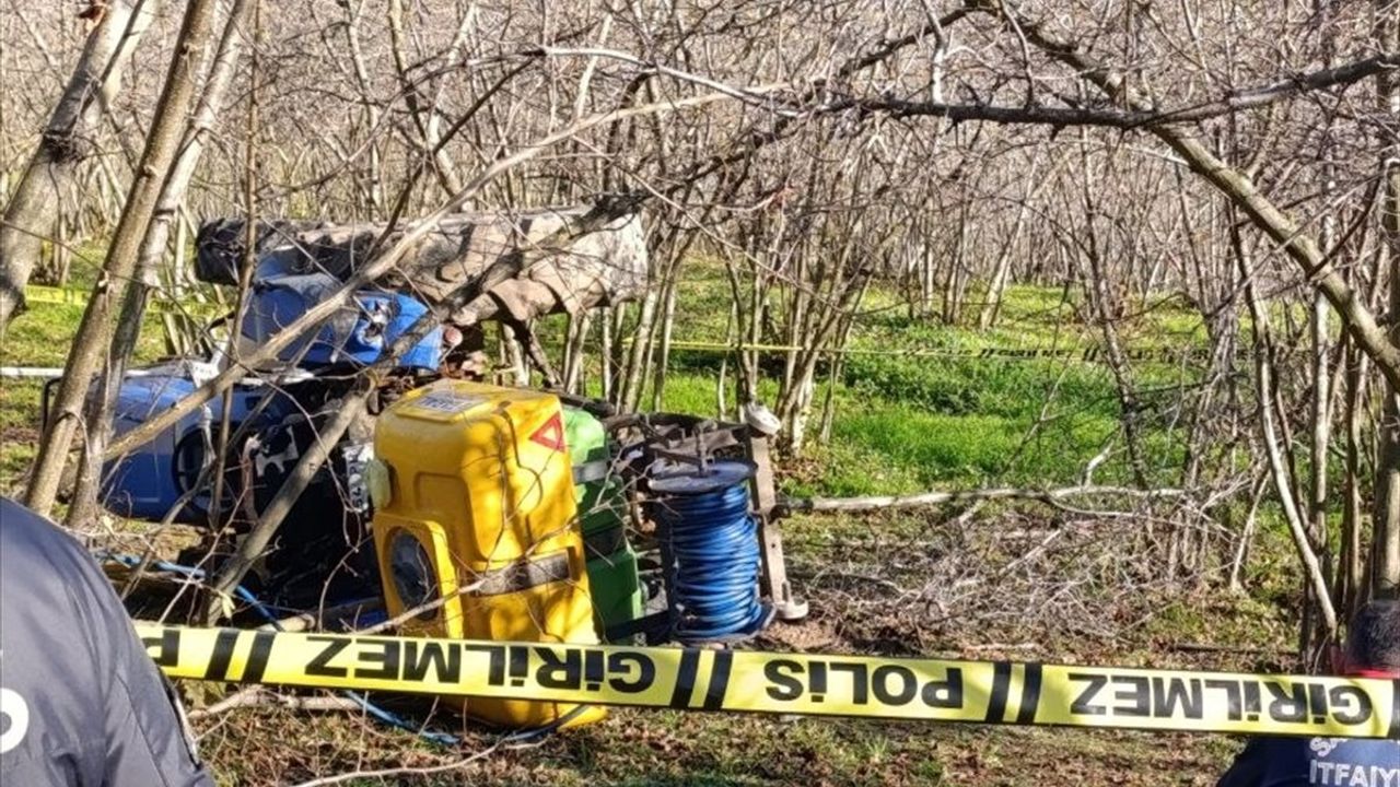 Sakarya'da Devrilen Traktör Kazasında Sürücü Hayatını Kaybetti