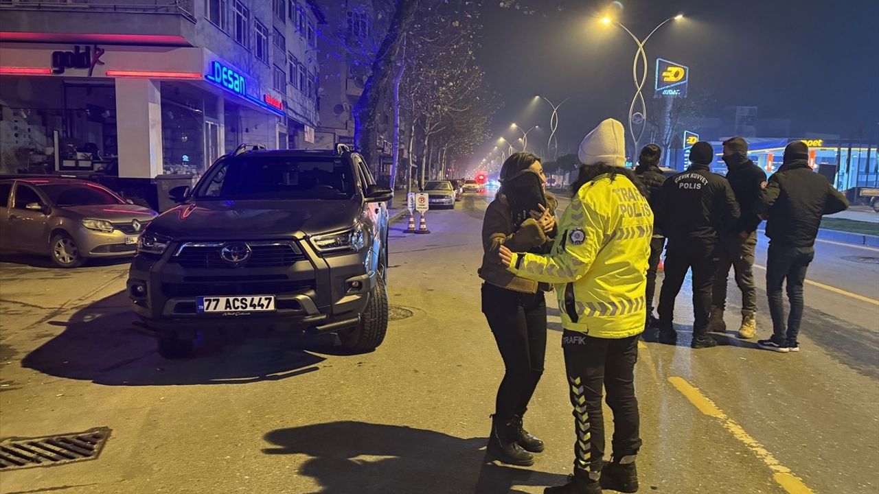 Sakarya'da Polisin Uygulama Noktasında Sürücü Araç Bırakıp Kaçtı